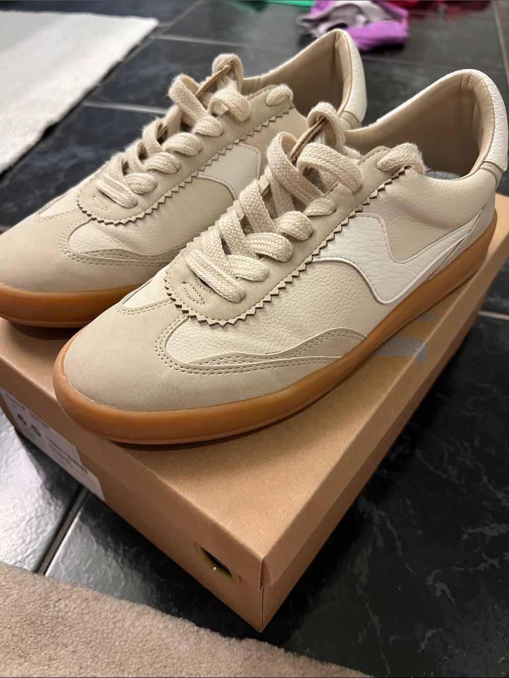 Mimi Destiny sneakers. Cream Low-Top Sneakers with Gum Sole
